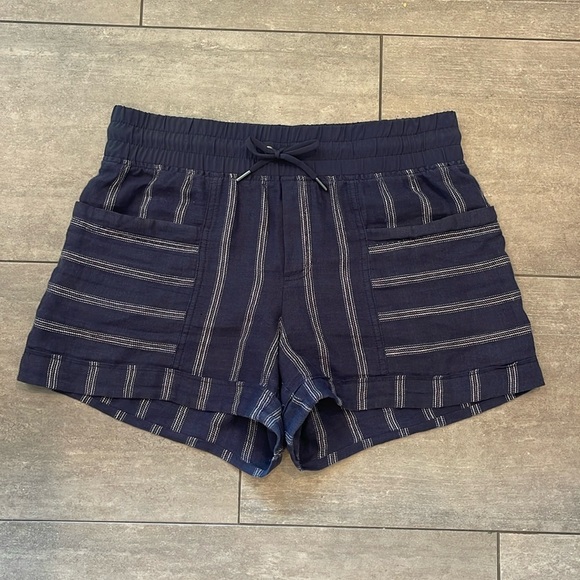 Athleta Pants - Athleta Cabo navy linen shorts size 10